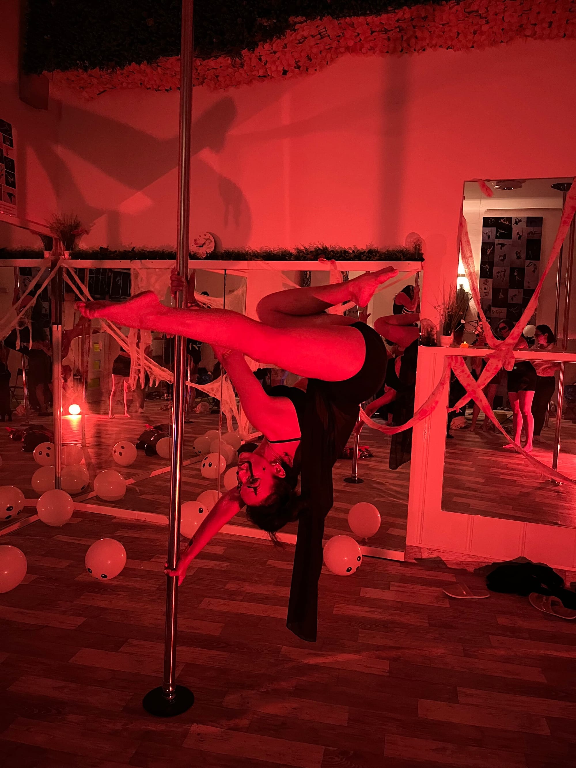 Queen Pole Halloween-i WorkShop