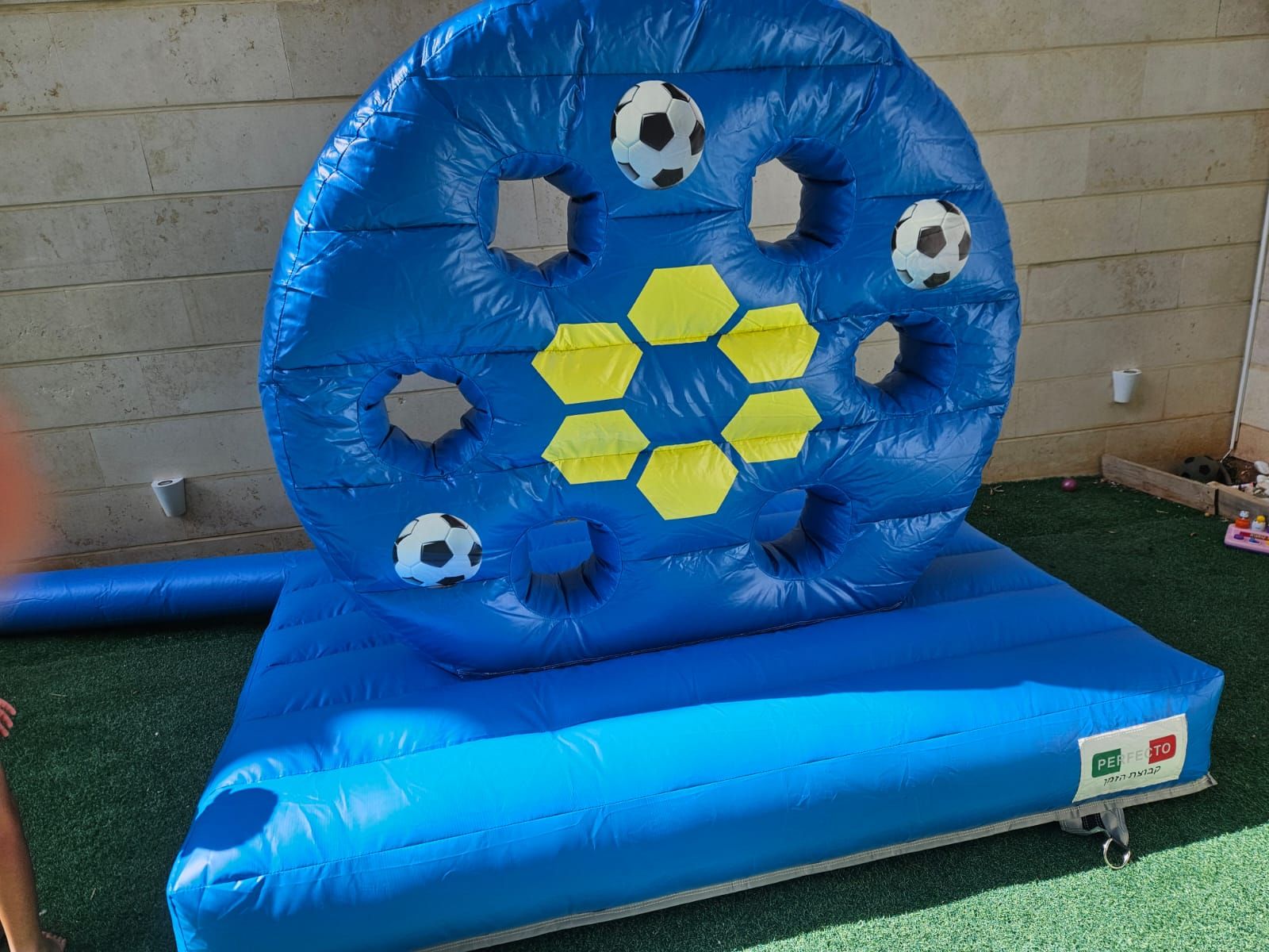 מתנפח קליעה כדורגל