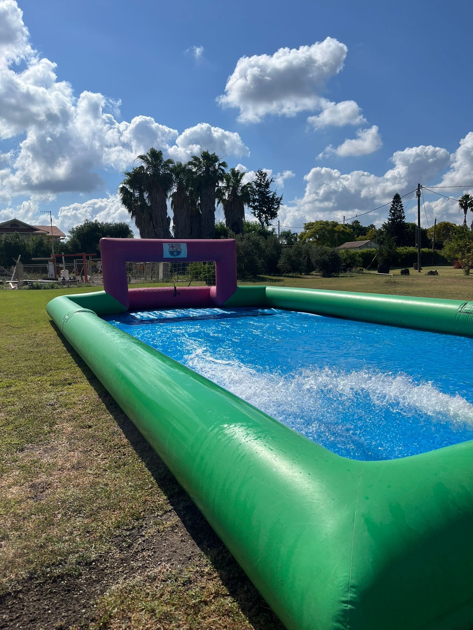 מתנפח כדורגל בריכה