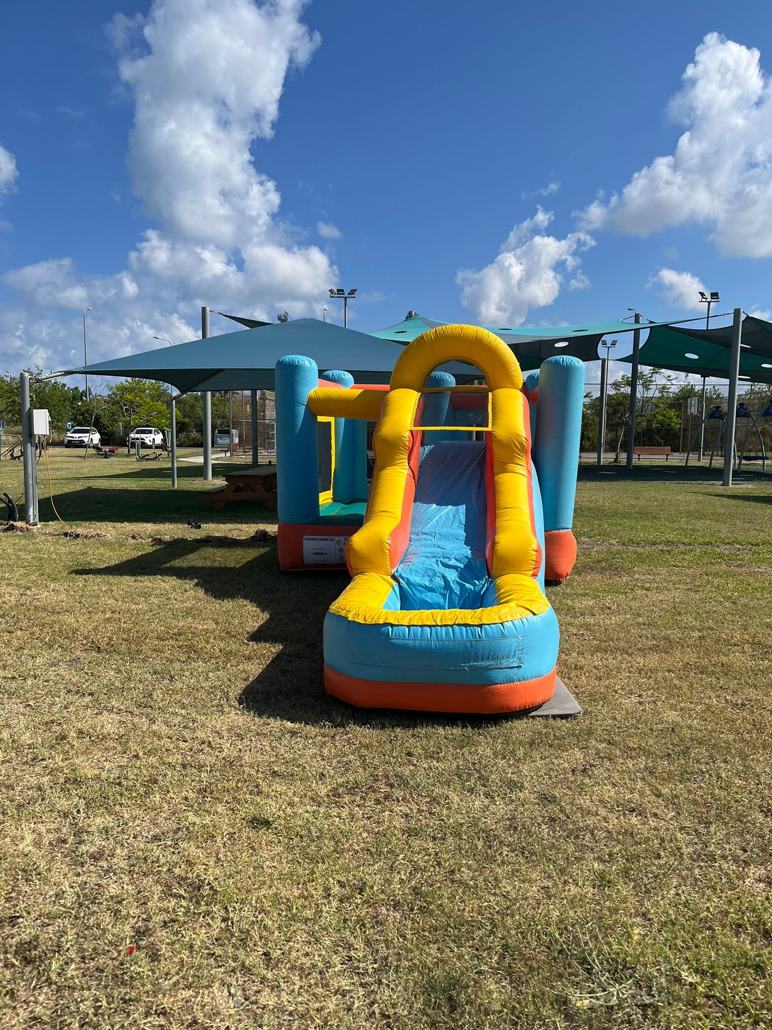 מתנפח קפיצה משולב גלישה צהוב כחול