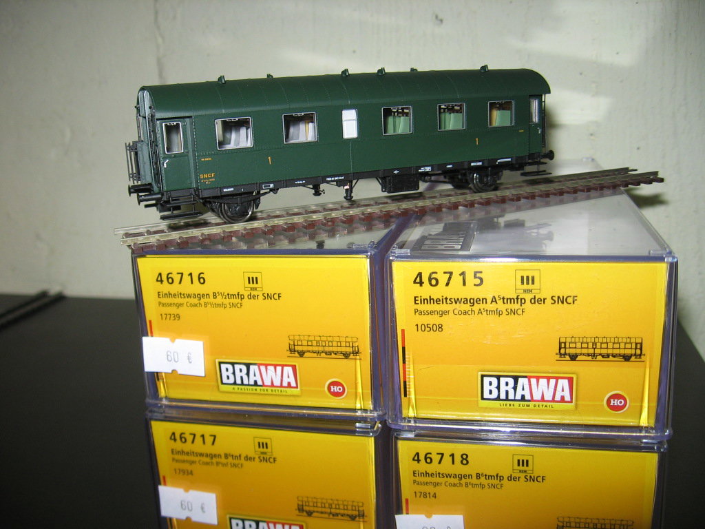 Roco 6200055 - Set de 4 voitures voyageurs boite à tonnerre, SNCF - HO
