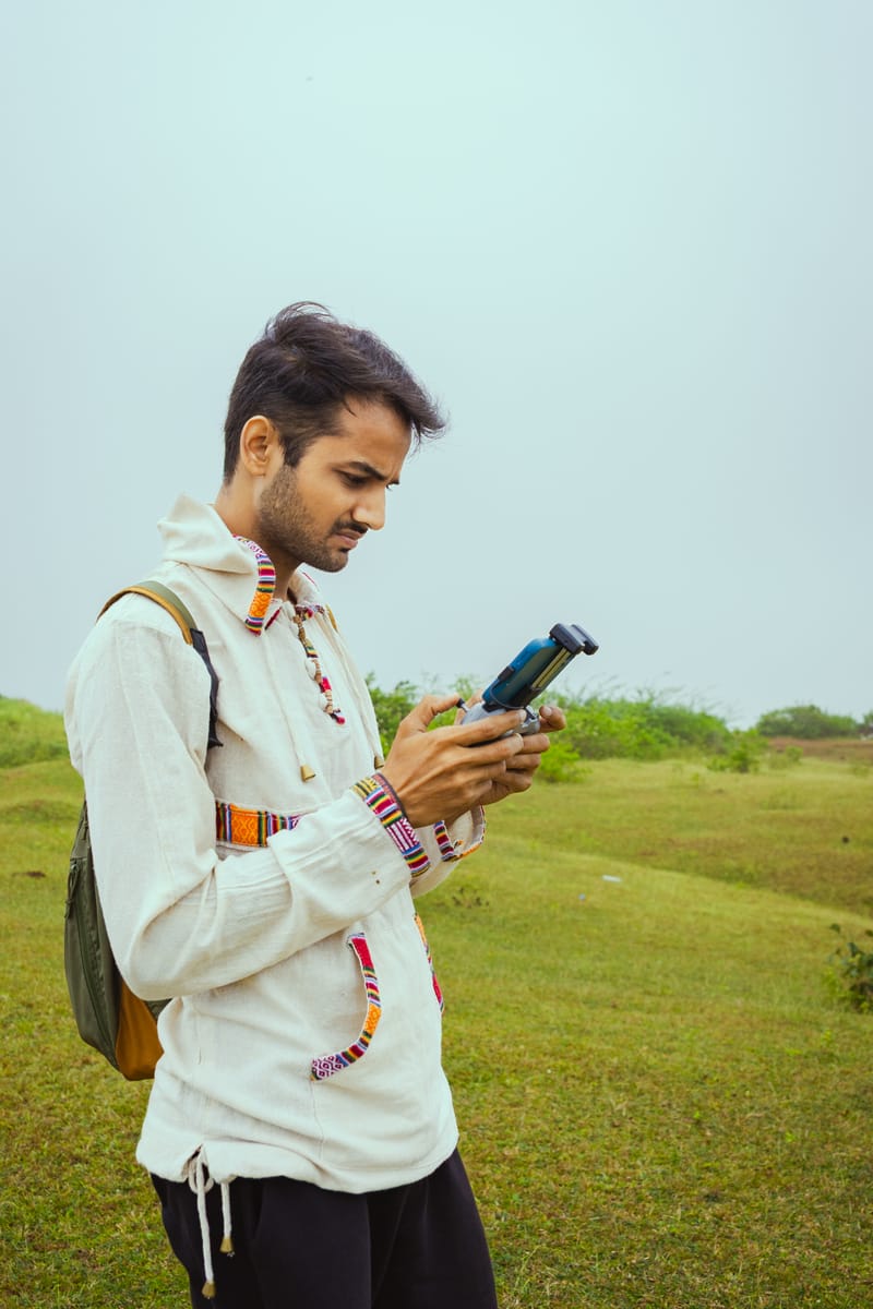 HANDHELD GPS RECEIVER