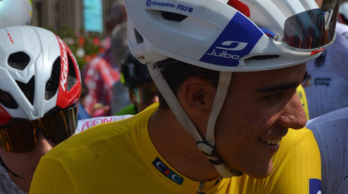 Tour de l'Avenir : Mathieu Kockelmann déjoue les plans de l'équipe de France et s'impose. Maxime Decomble toujours en jaune