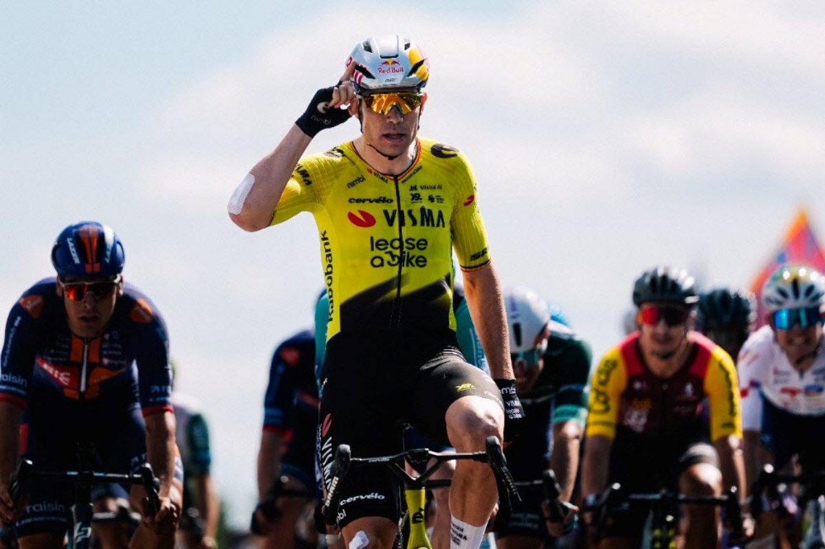 Tour Auvergne-Rhône-Alpes : Wout Van Aert renoue avec le succès en s'imposant au Parc des Oiseaux