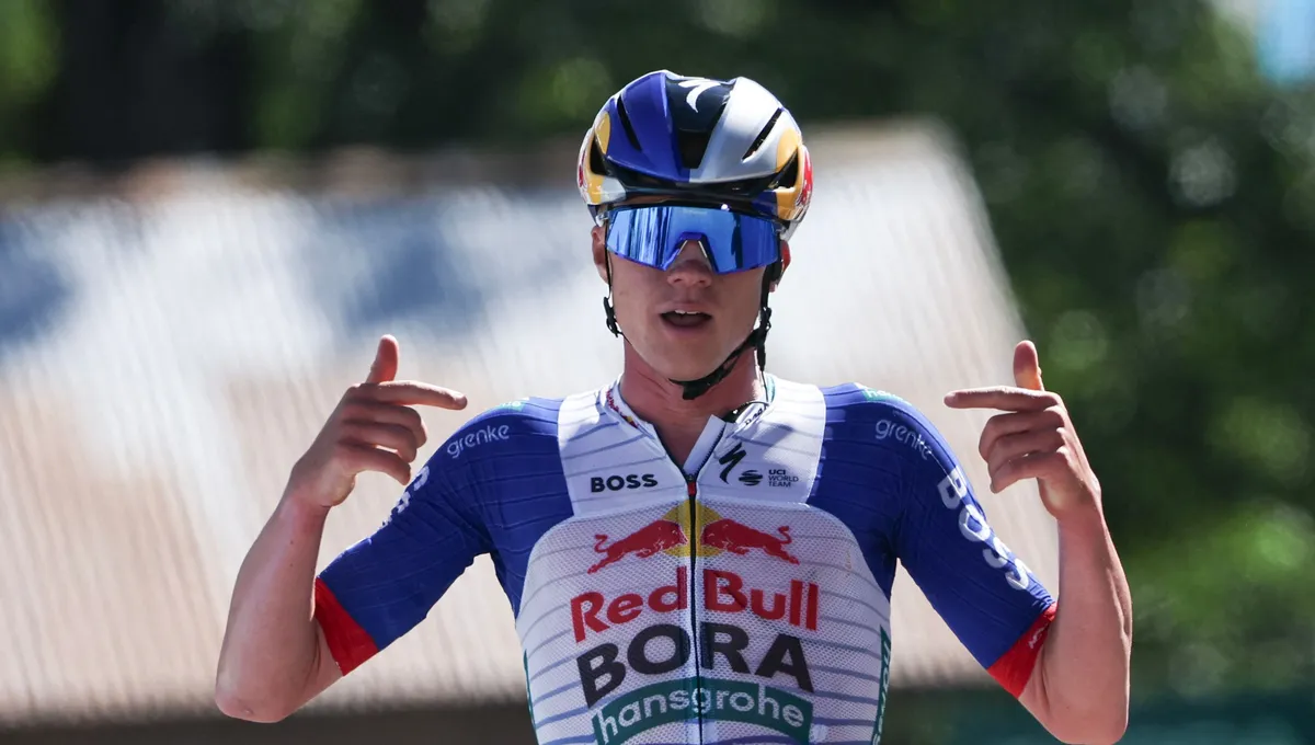 Tour Auvergne-Rhône-Alpes : Coup double pour Red-Bull Bora-Hansgrohe, la victoire pour Maxime Van Gils et le jaune pour Luke Tuckwell