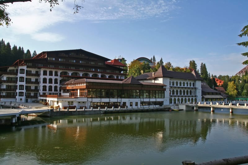 GOLDEN EYE – HOTEL CASINO