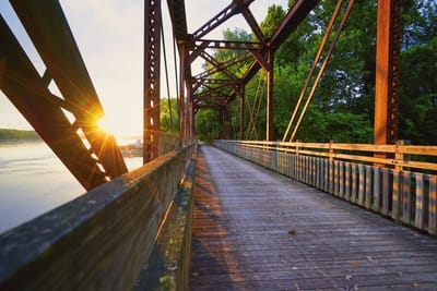 Sommer i sørstatene: Sykkeltur langs en nedlagt jernbanelinje i Missouri