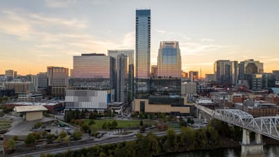 Nyheter fra Nashville: Nye direktefly, 100-årsjubileum for Grand Ole Opry og prisbelønt restaurant i ombygd kirke