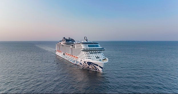 MSC Cruises-skip som seiler på havet