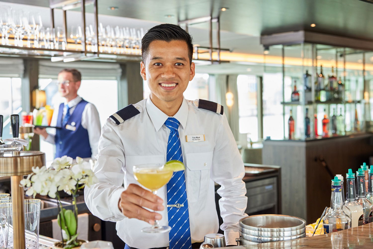 Bartender om bord på VIVA Cruise VIVA ONE