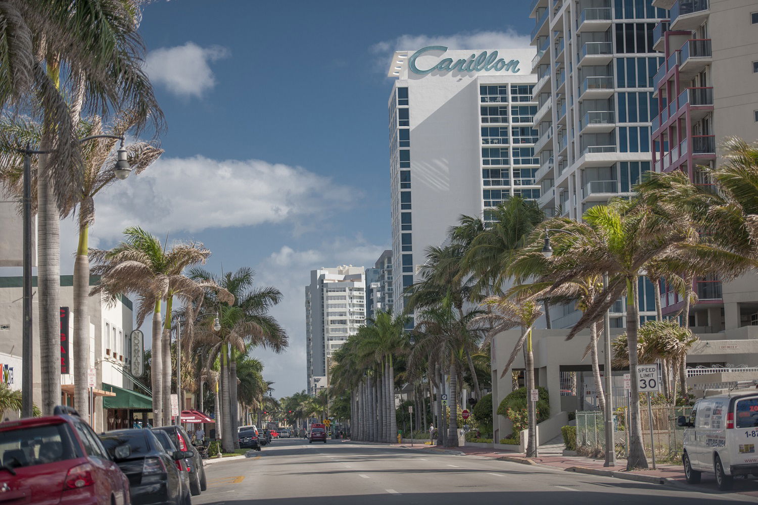 North Beach utkikk fra gate mot Carillon Miami Wellness Resort