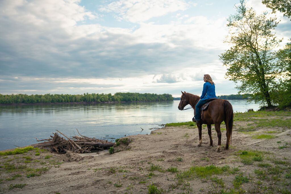 Person på hest i Katy Trail Sate Park