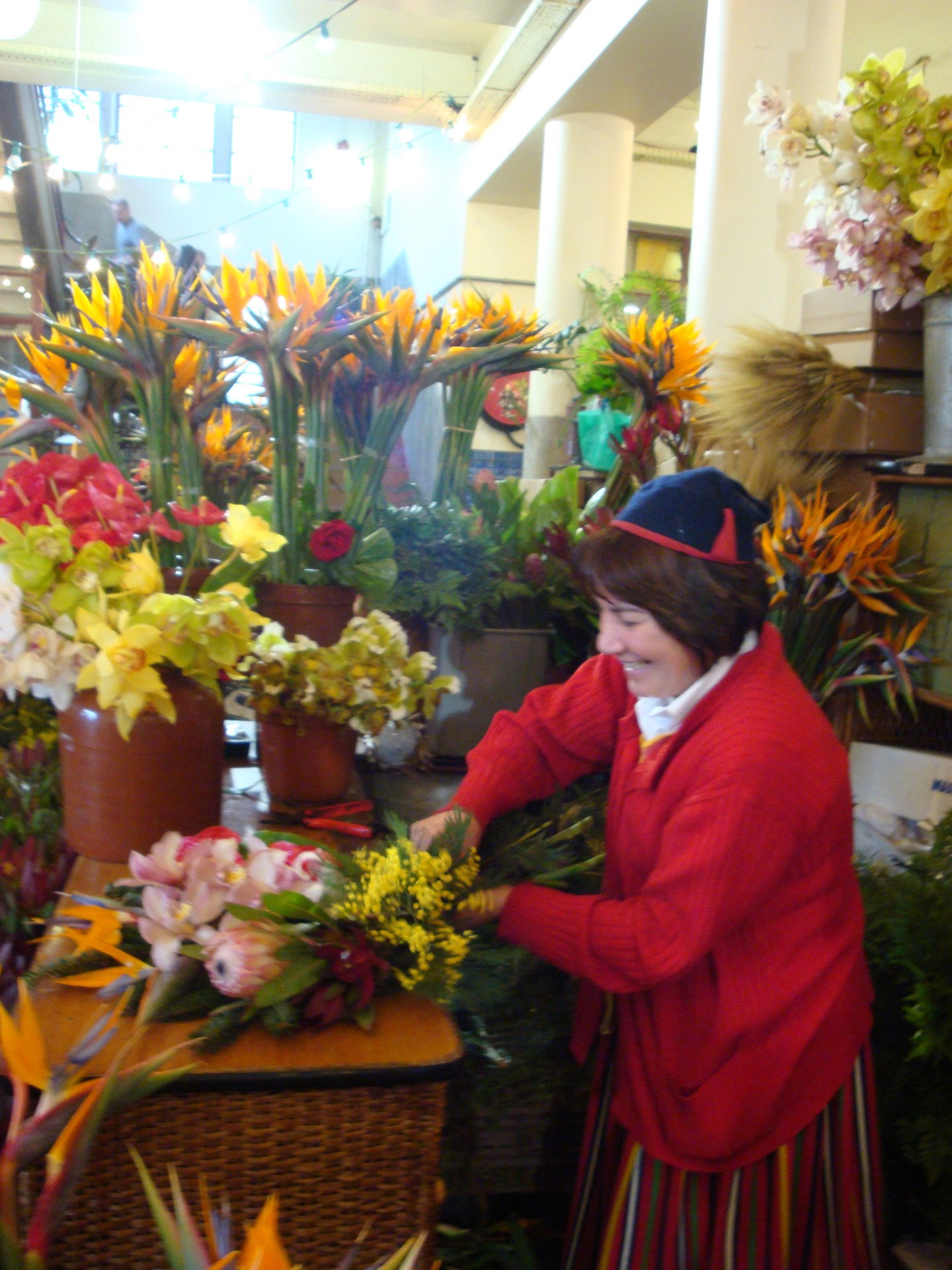 Dame i blomsterbutikk