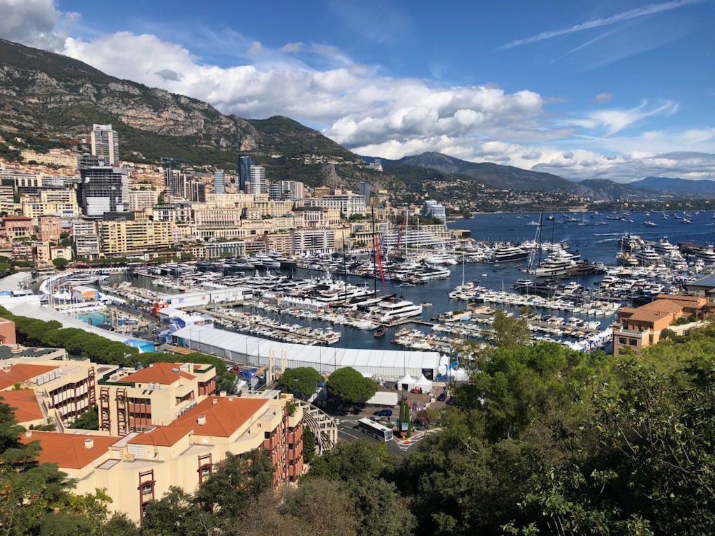 Overblikk over havna i Monaco