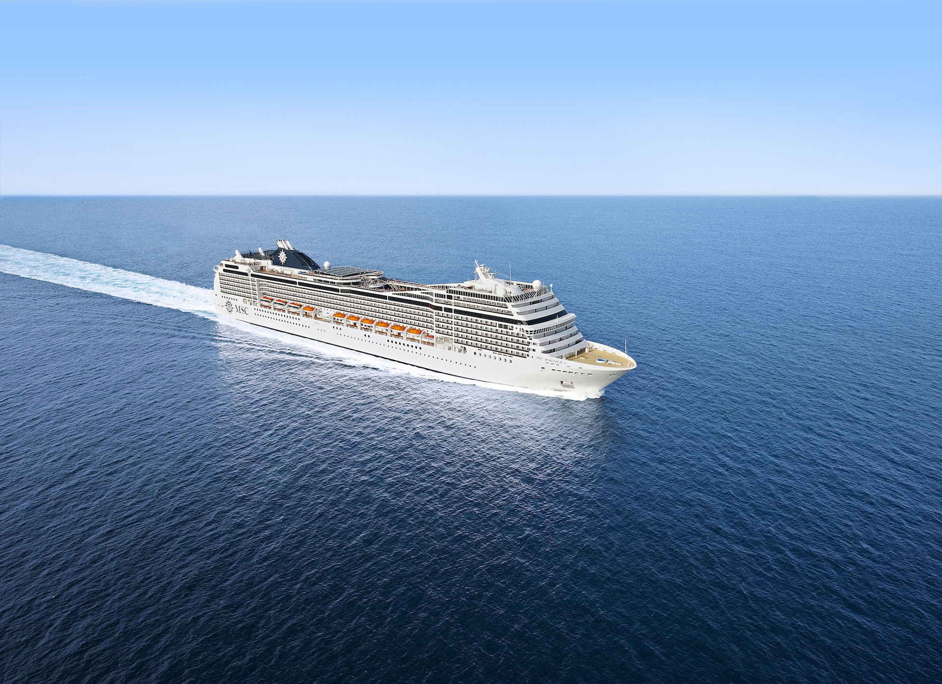 MSC World Magnifica på havet