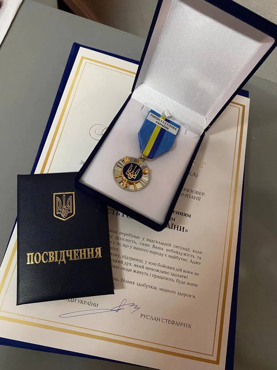 МОЇ КНИГИ. Я-Українська Письменниця. Авторка Книг. Пишу книги у жанрі сучасної літератури. Моя творчість характеризується глибоким розкриттям персонажів, складними емоційними переживаннями та актуальними соціальними темами, поєднуючи реалізм і психологізм.