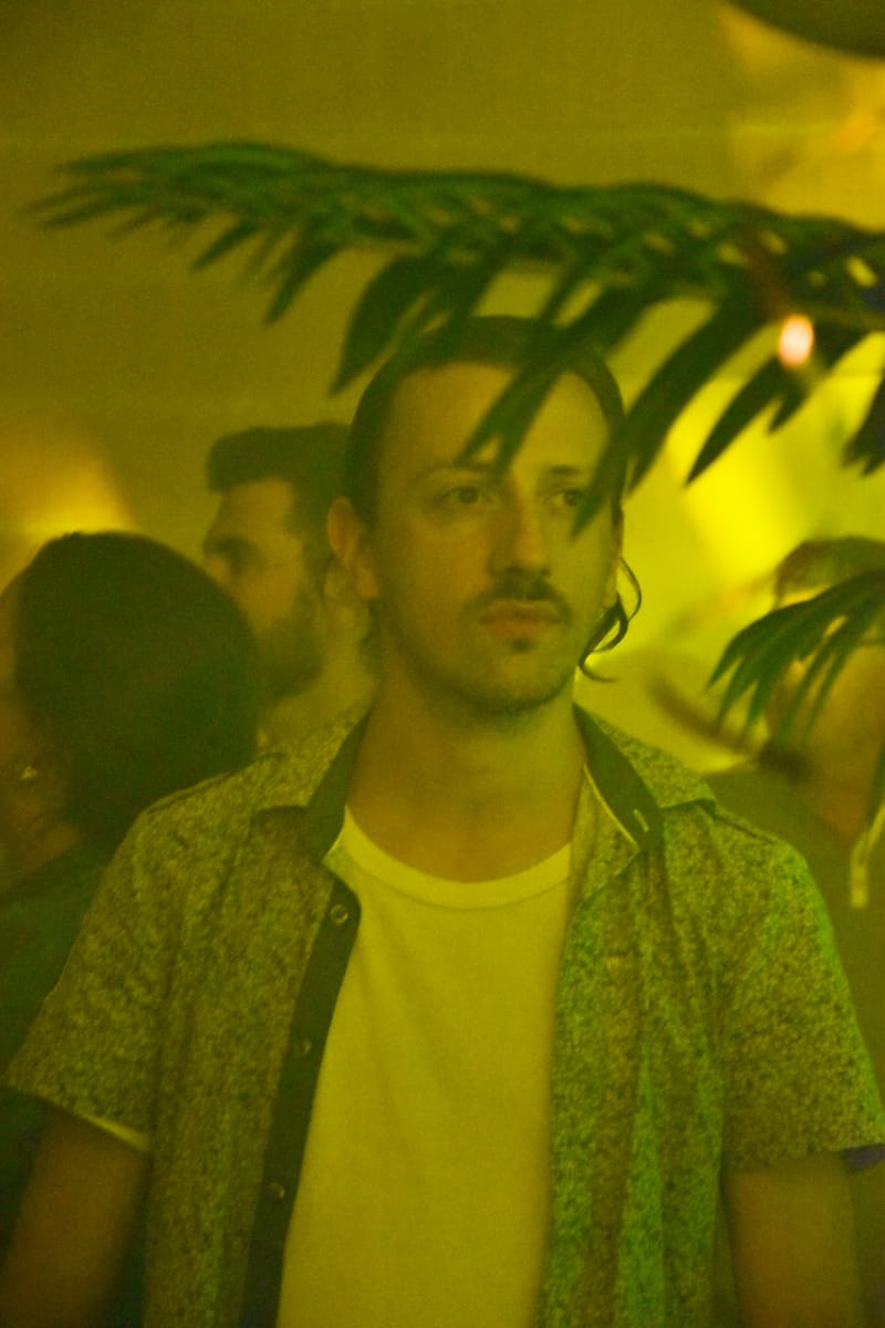 à domicile, en extérieur ou en studio.