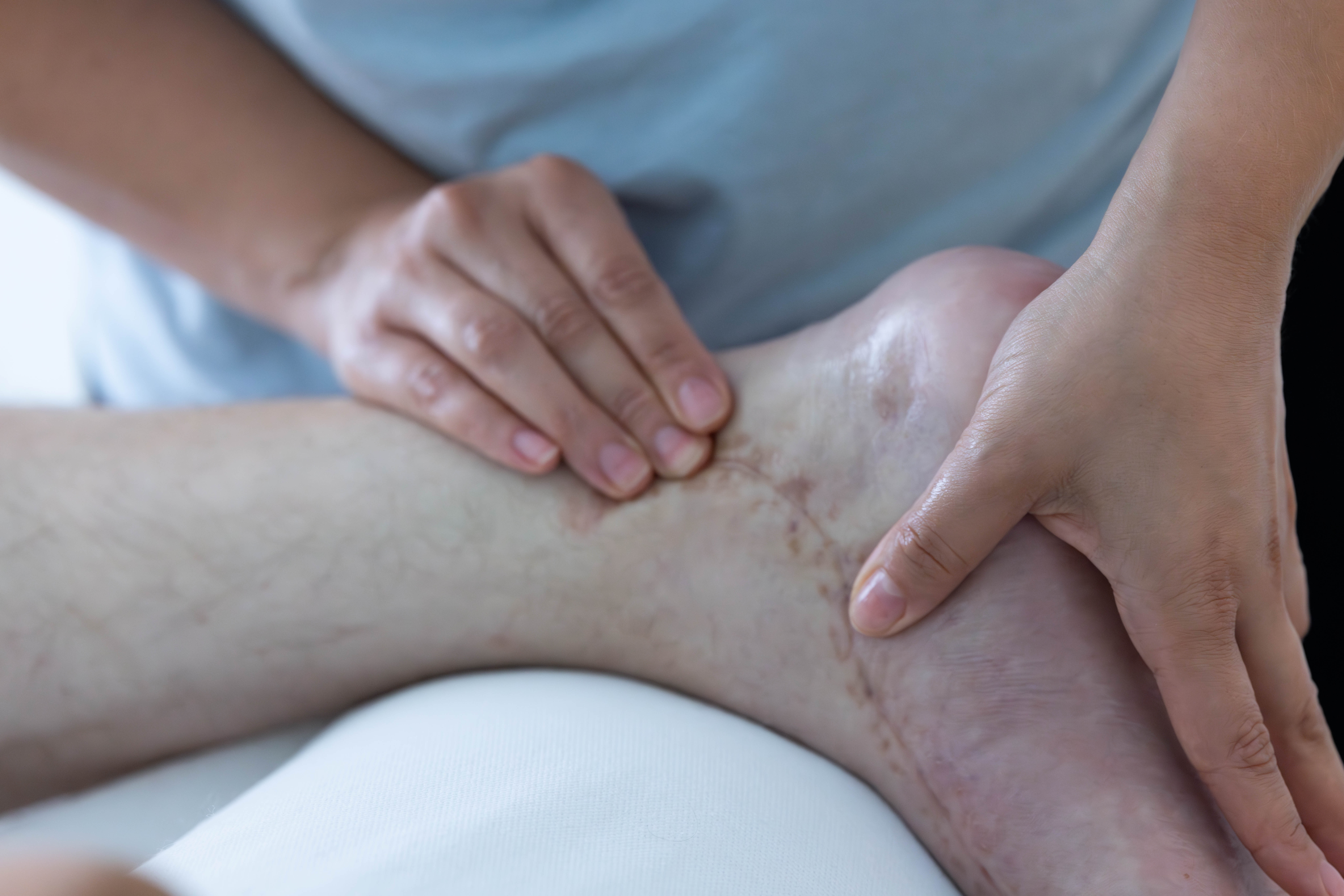 Práctica de masaje médico.