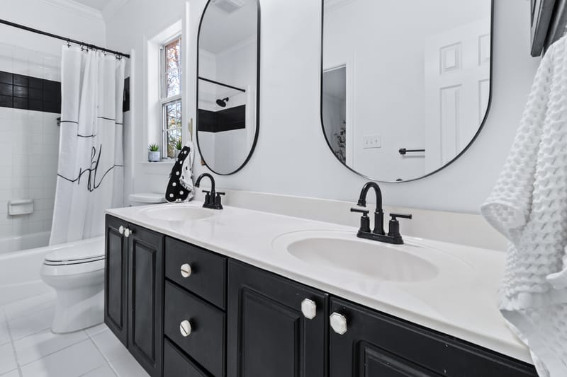 Interior Photos with Floor Plan