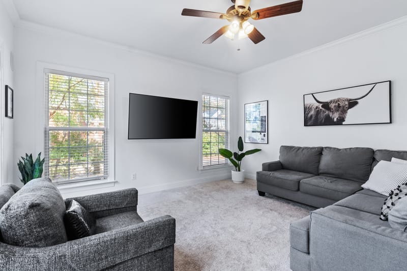 Interior Photos with Floor Plan