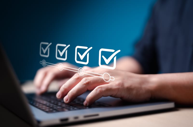 تقييم الأداء والتحسين المستمر