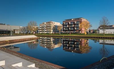 Waterfront Condos vs. City Condos: Which Is the Better Choice?