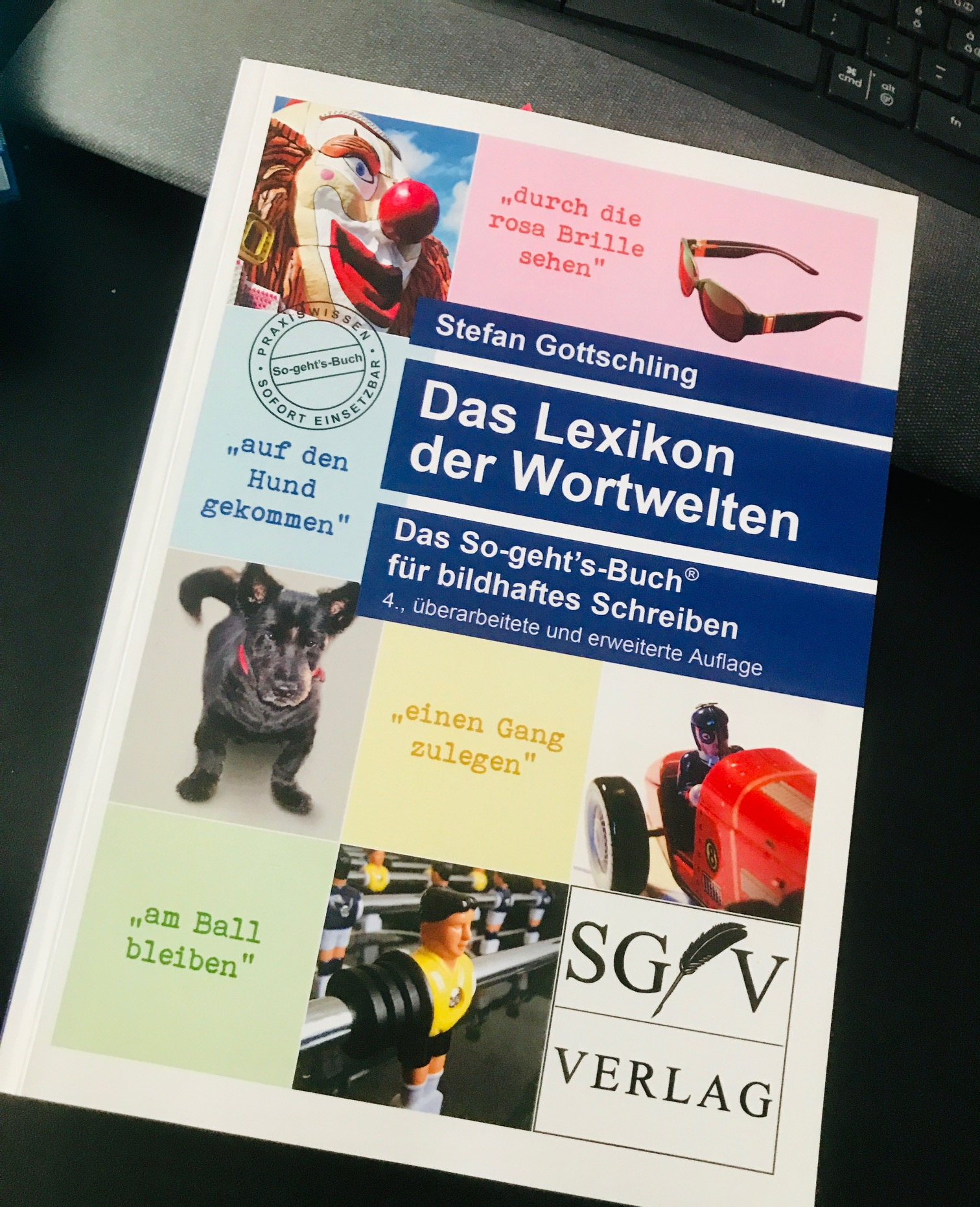 Das Buch "Das Lexikon der Wortwelten" von Stefan Gottschling