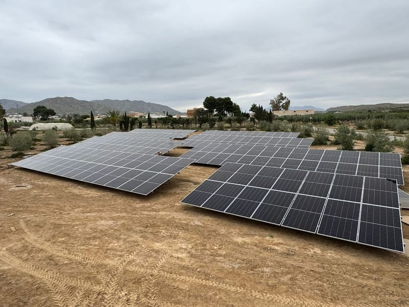 PROYECTO DE INSTALACION SOLAR FOTOVOLTAICA SAT LOS GUIRAOS. 130KW (Almería)