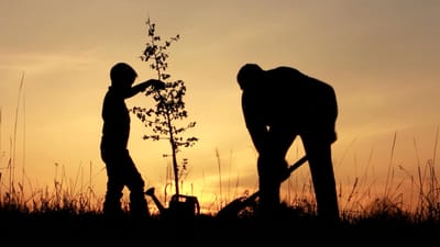 El joven y el padre ( un legado de familia y pasión )