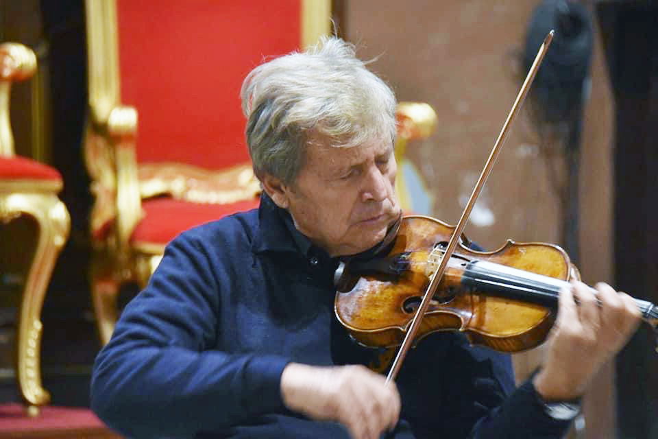 Masterclass di alto perfezionamento in Violino con il Maestro Uto Ughi per i giovani musicisti del Conservatorio di Novara