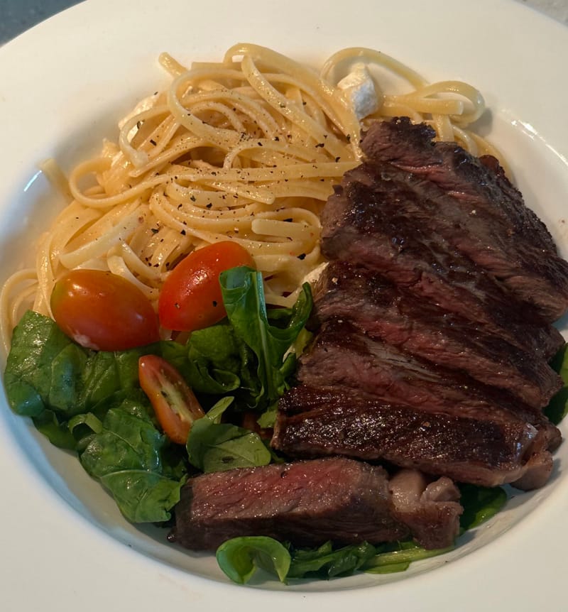 Oven-Baked Beef Tenderloin (for 2) 600g of tenderloin baked
