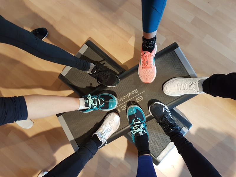 Step-Aerobic und Tanzgymnastik