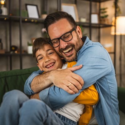 "חוֹשֵׂךְ שִׁבְטוֹ שׂוֹנֵא בְנוֹ וְאֹהֲבוֹ שִׁחֲרוֹ מוּסָר" - וּמִיהוּ בְנוֹ?