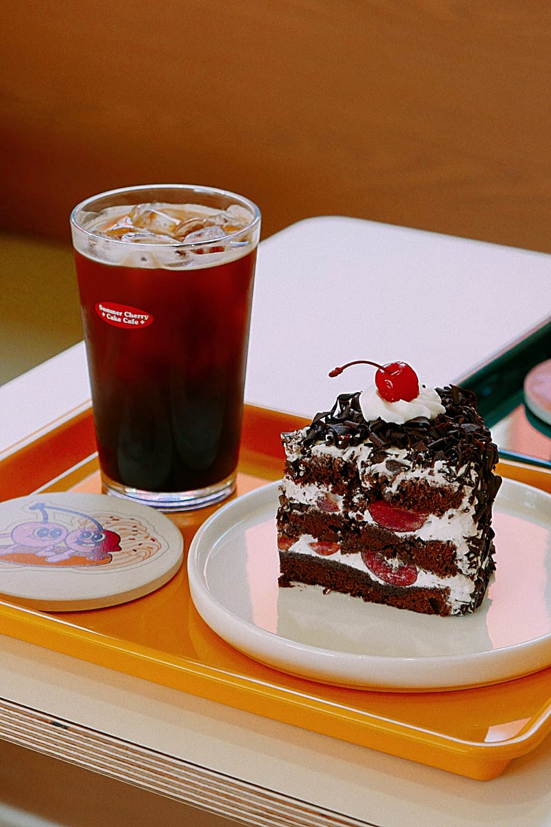 언덕위 작은 건물에서 시작된 나의 공간 썸머체리케이크