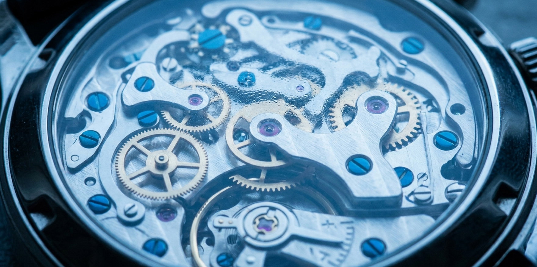 Mechanical watch movement exposed to humidity and moisture damage risk