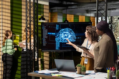 הפרדוקס המדיני של ה-AI: כיצד לכוון את הטכנולוגיה לטובת העובד במקום להחלפתו?