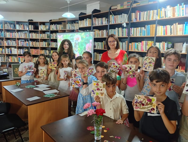 Arta florilor presate - spațiu de creație liberă - Școala de Vară 2026