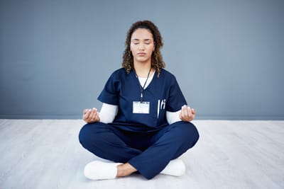 Stress au travail, pourquoi pas pratiquer la méditation ?