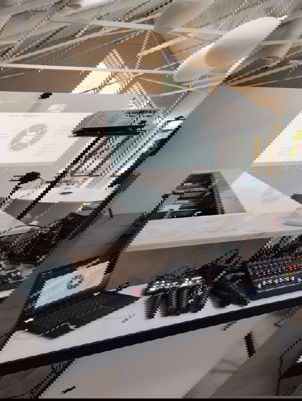 Організація трансляції. Оренда обладнання для проведення трансляцій та конференцій. Технічно підтримка та кваліфікований супровід заходу. Індевідуальний підхід до кожного замовлення.