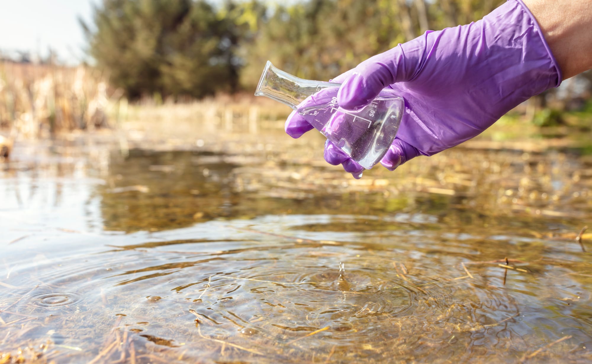 Raport îngrijorător. Apa potabilă din Franţa e contaminată cu reziduuri ale unui fungicid interzis, care poate cauza cancer