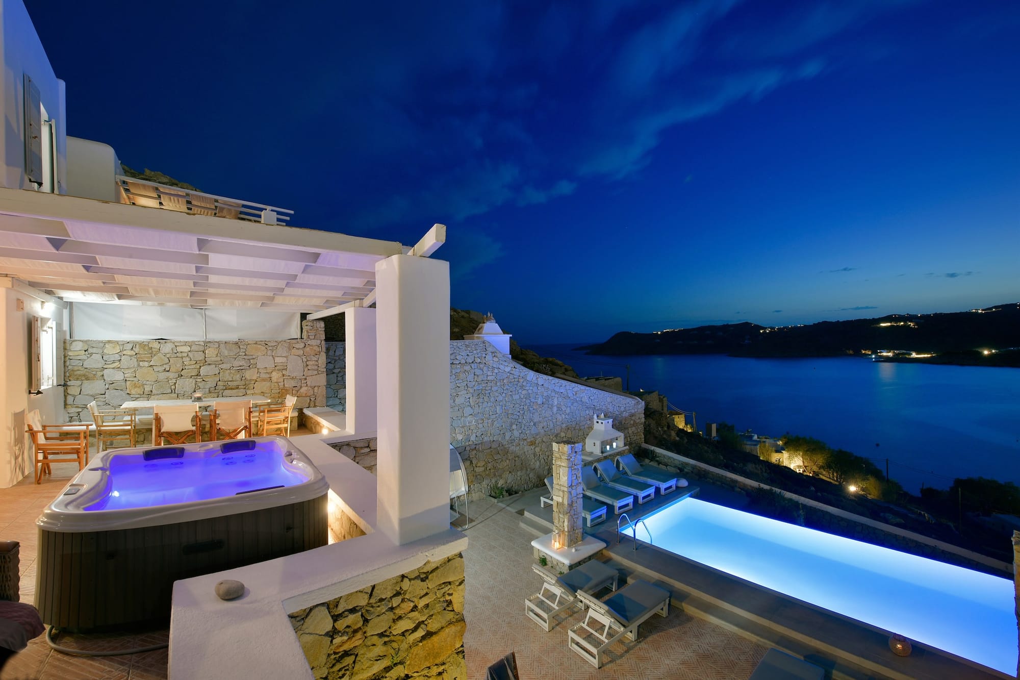 Villa Ostria – Nighttime Jacuzzi & Pool Overlook