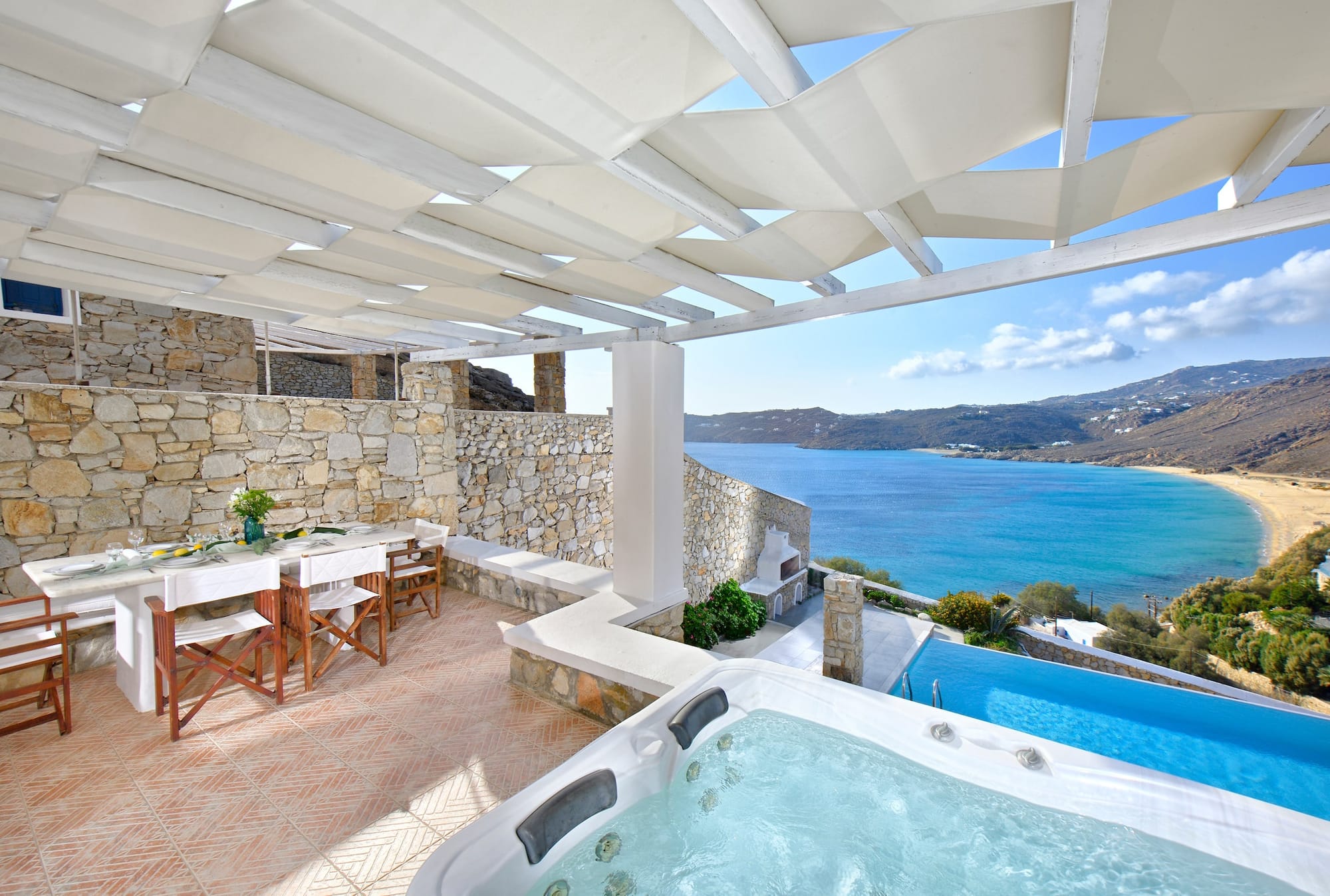 Villa Ostria – Alfresco Dining & Jacuzzi