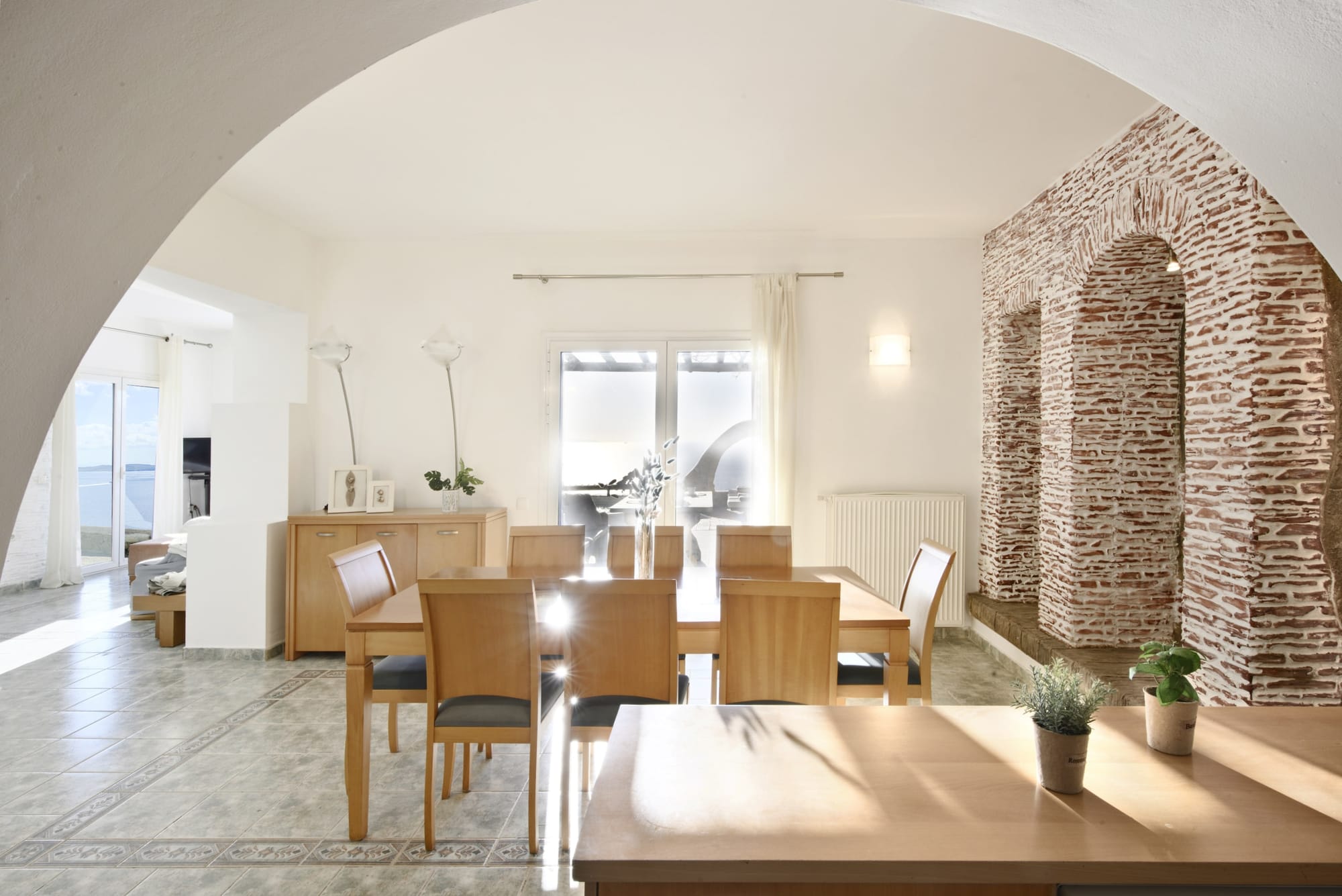 Villa Fos – Brick-Accented Dining Space