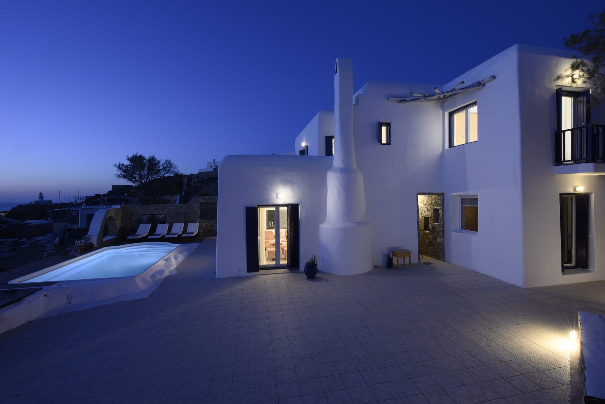 Villa Fos - Nighttime exterior