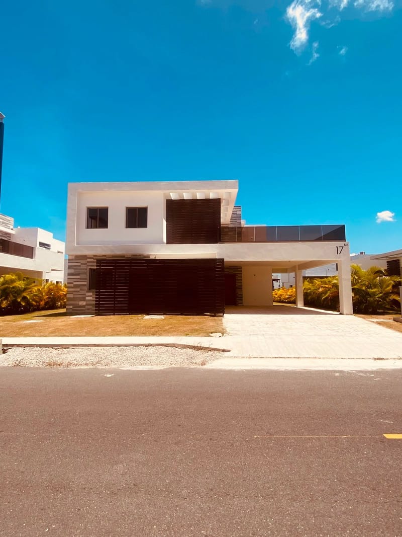 Villa Unifamiliar en Alquiler – USD 2,500/mes