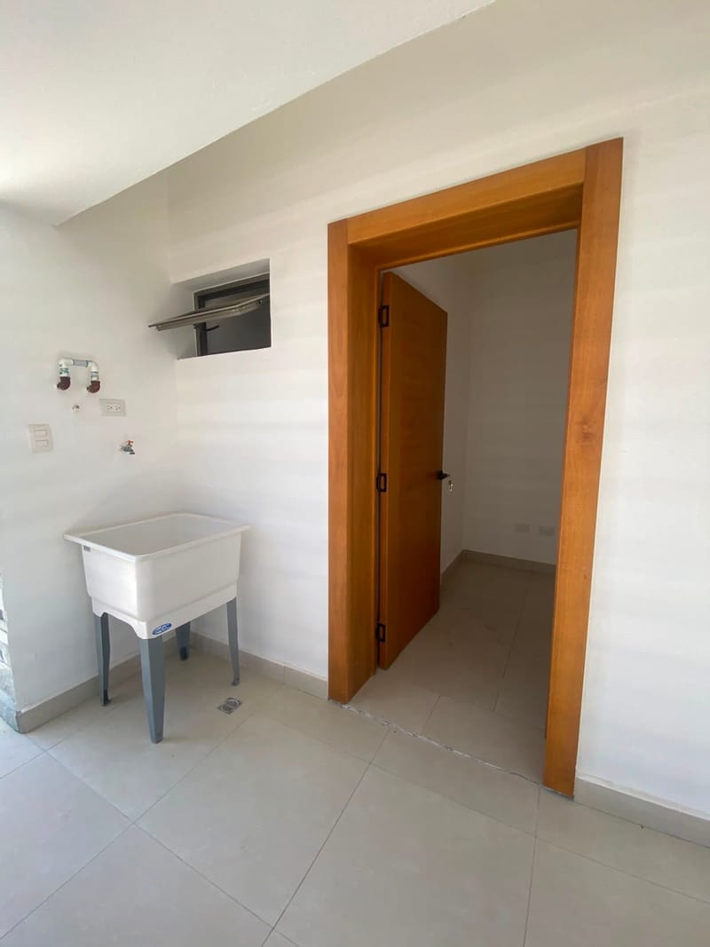 Villa Unifamiliar en Alquiler – USD 2,500/mes