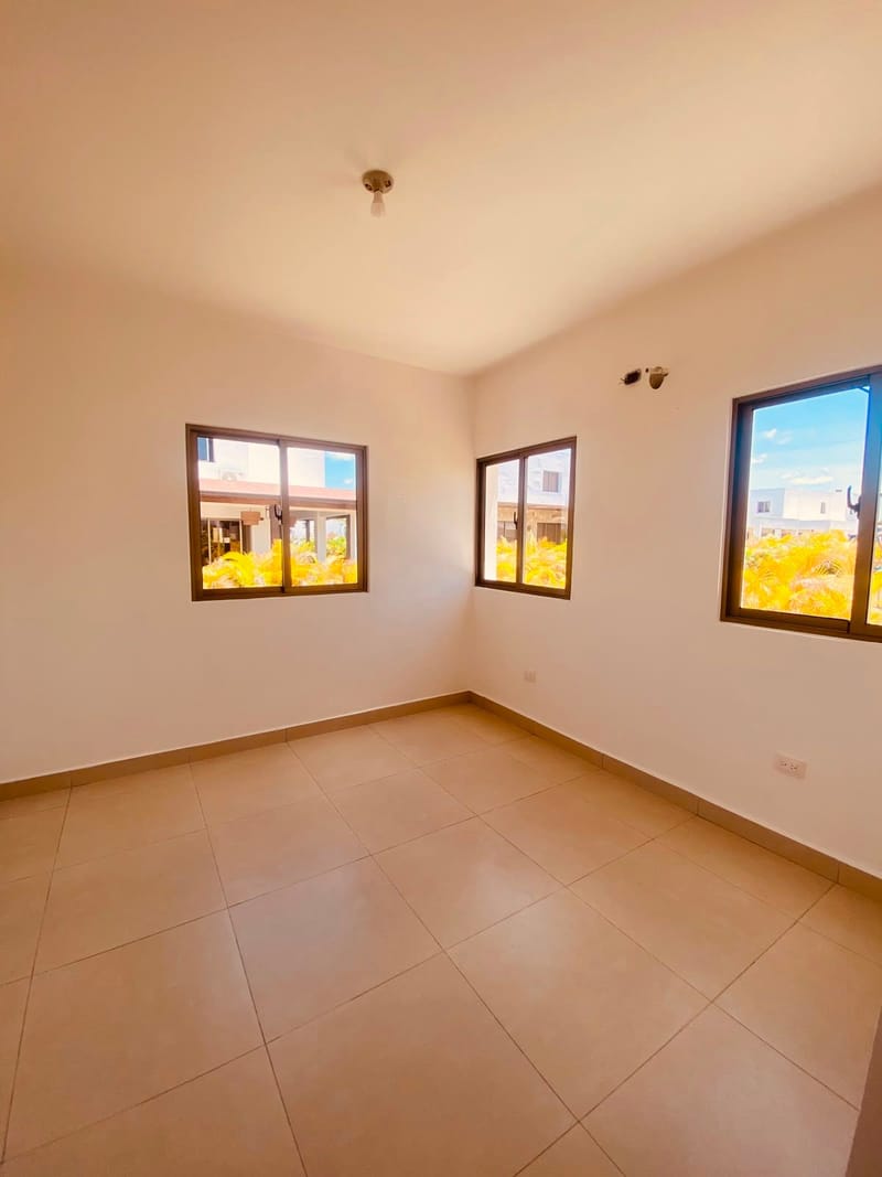 Villa Unifamiliar en Alquiler – USD 2,500/mes