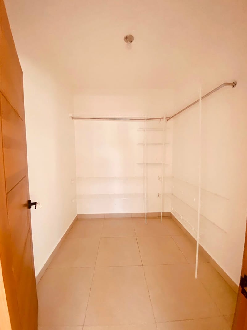 Villa Unifamiliar en Alquiler – USD 2,500/mes