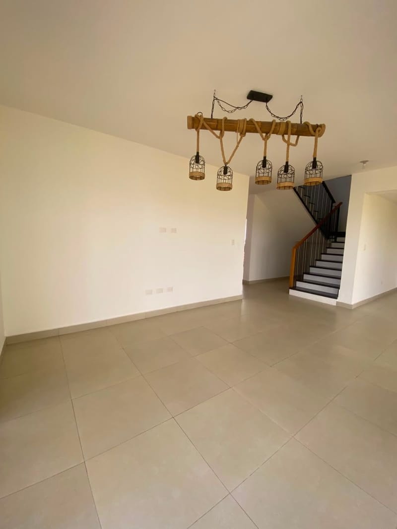 Villa Unifamiliar en Alquiler – USD 2,500/mes
