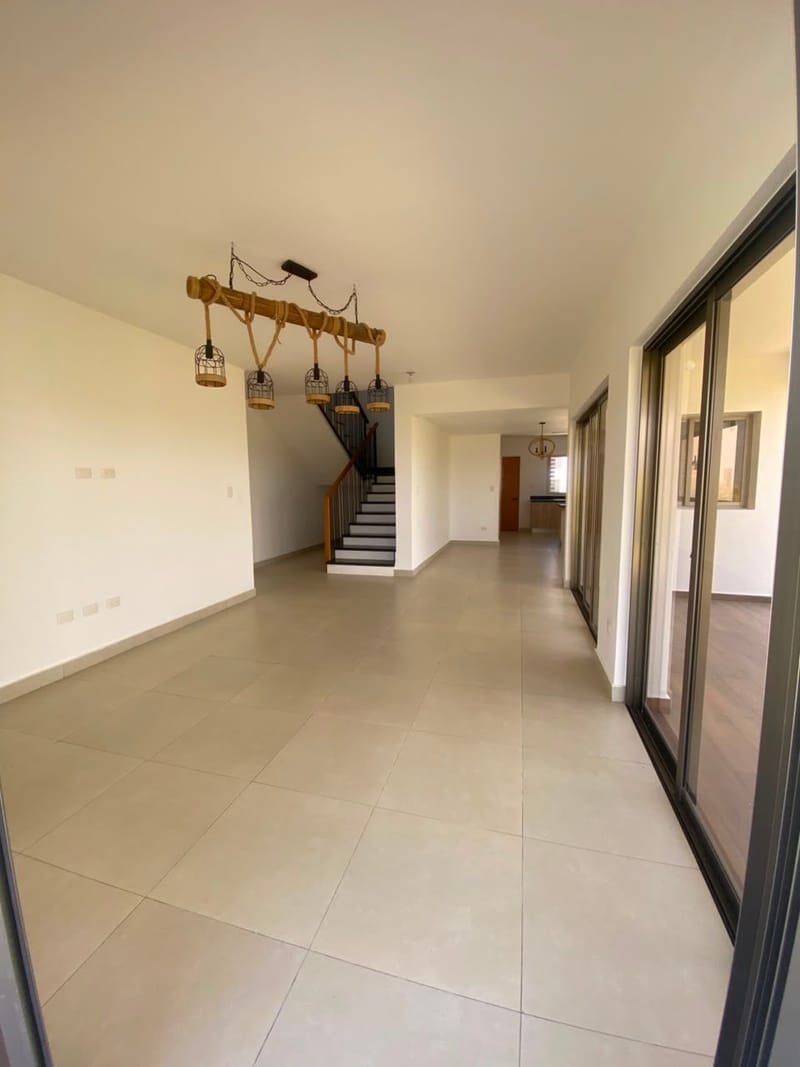 Villa Unifamiliar en Alquiler – USD 2,500/mes